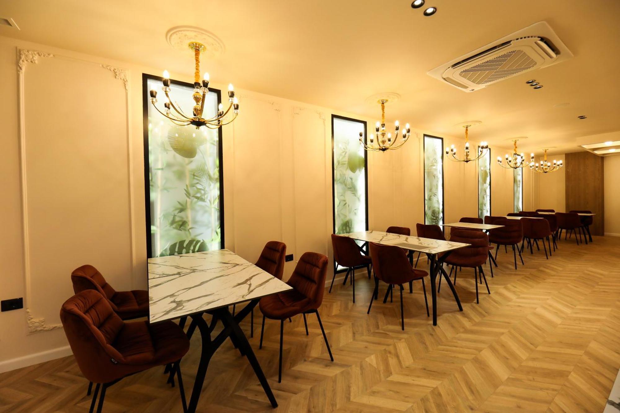 Hotel Adore Vlore Bagian luar foto