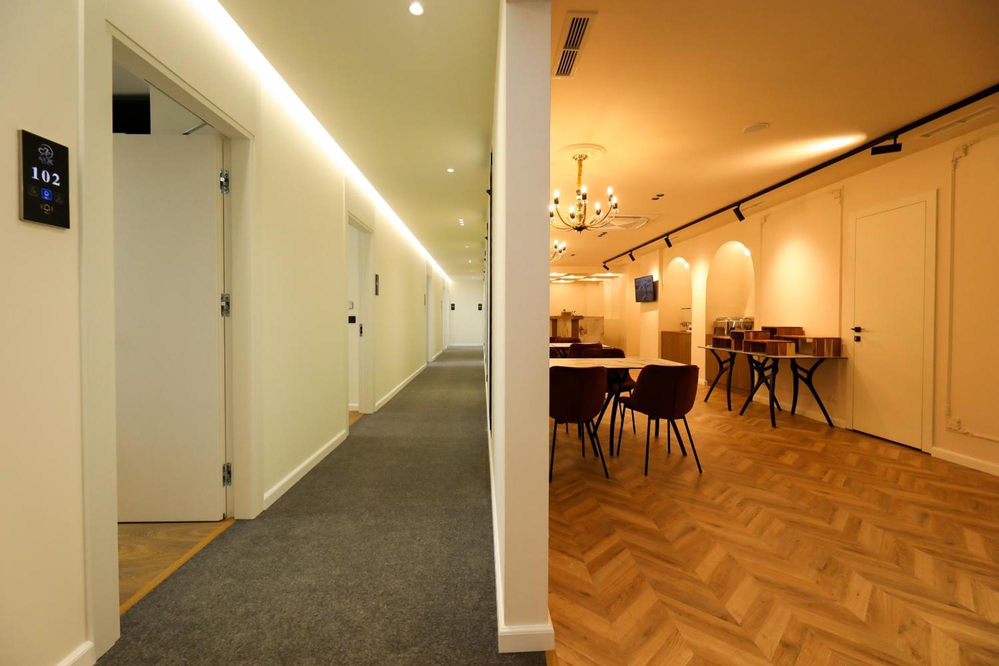 Hotel Adore Vlore Bagian luar foto
