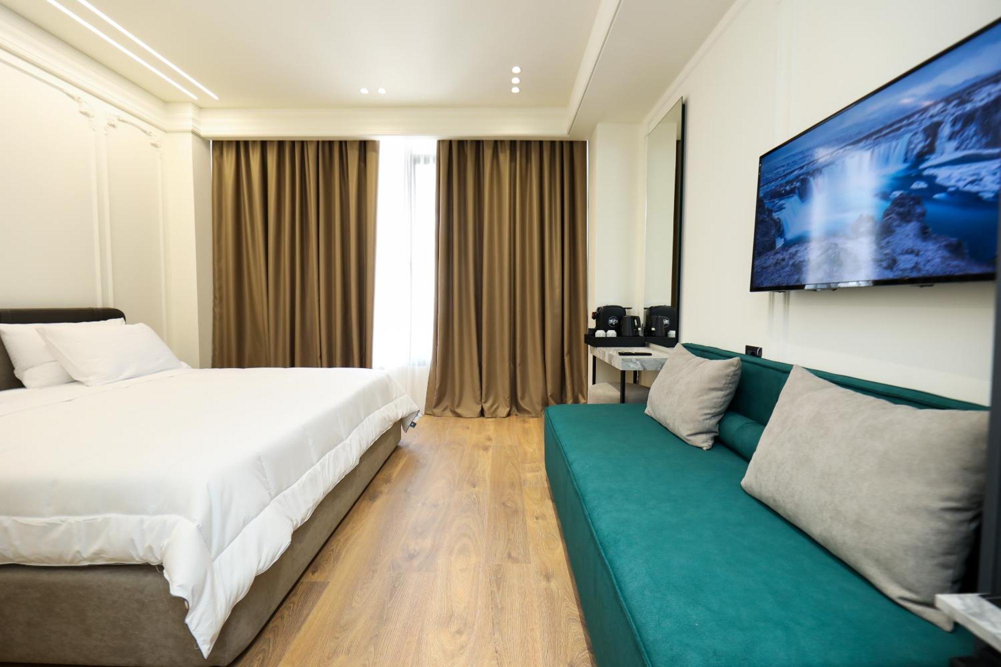 Hotel Adore Vlore Bagian luar foto