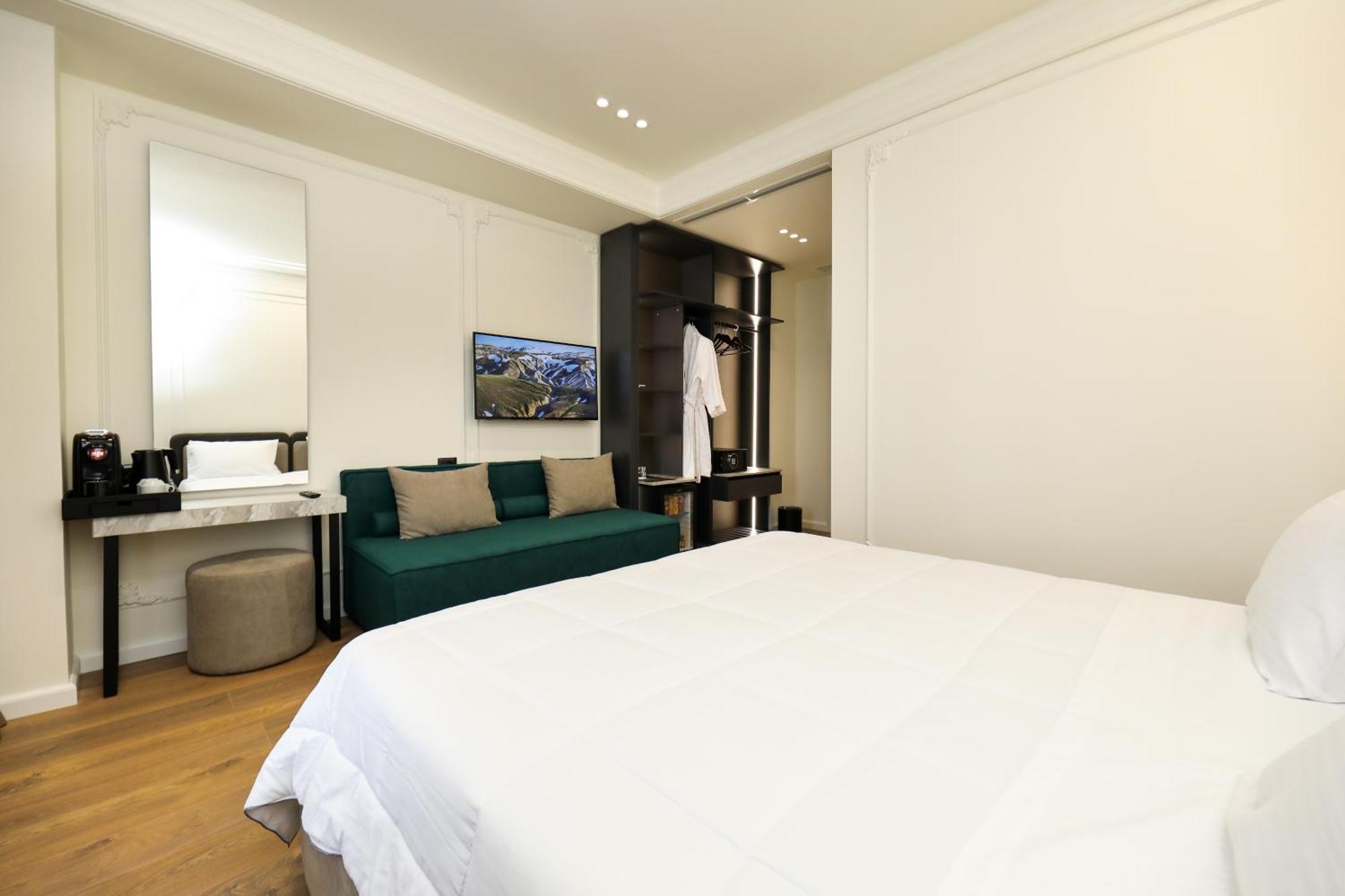 Hotel Adore Vlore Bagian luar foto