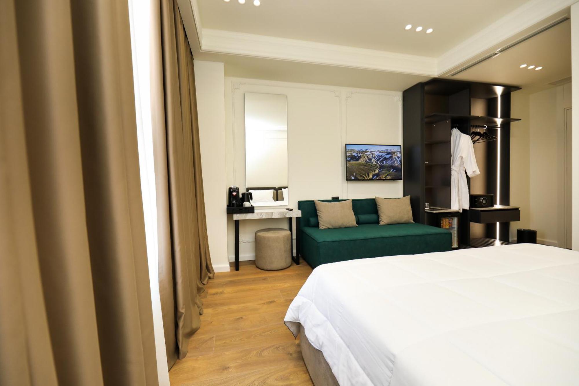 Hotel Adore Vlore Bagian luar foto