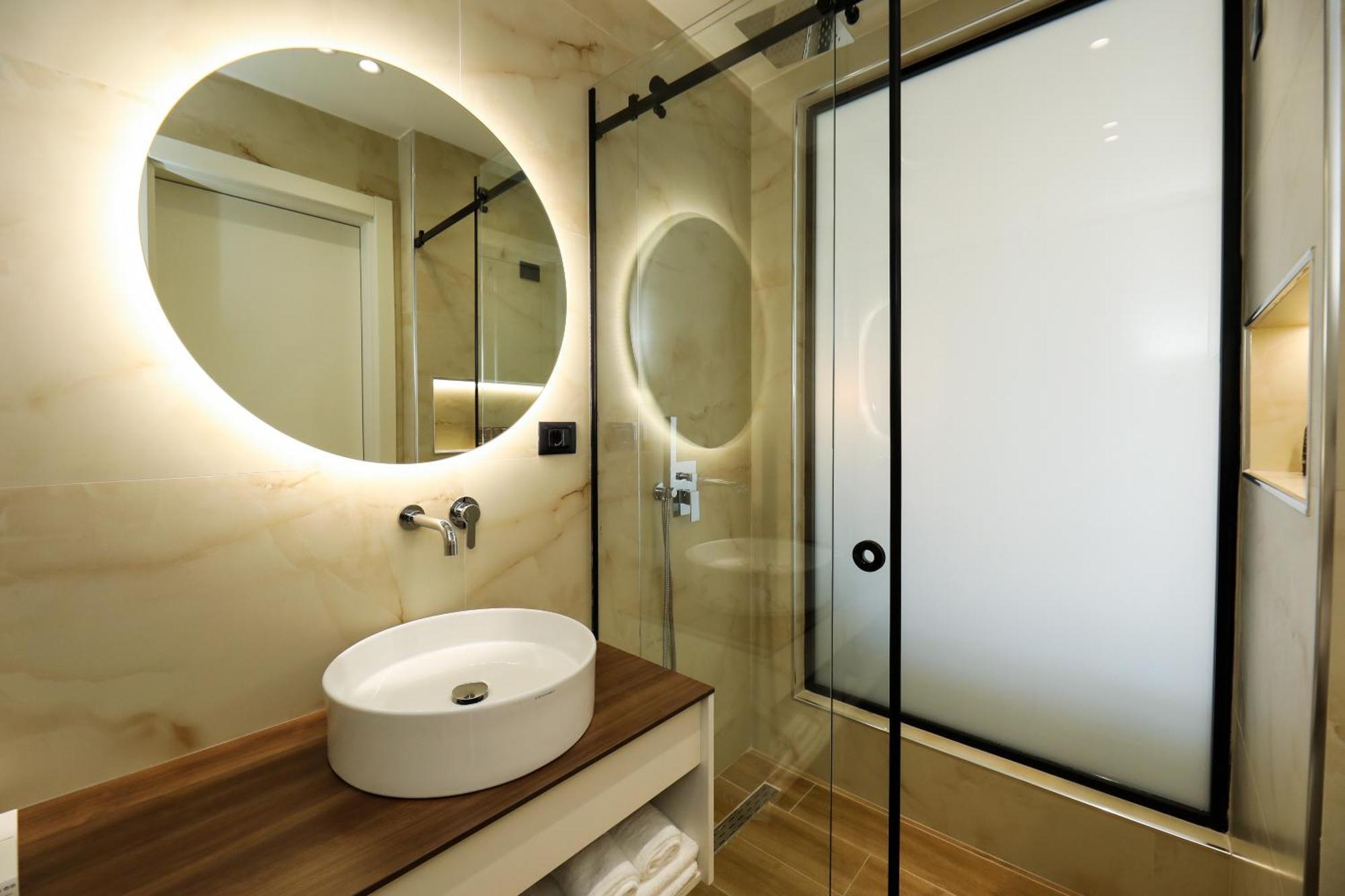 Hotel Adore Vlore Bagian luar foto