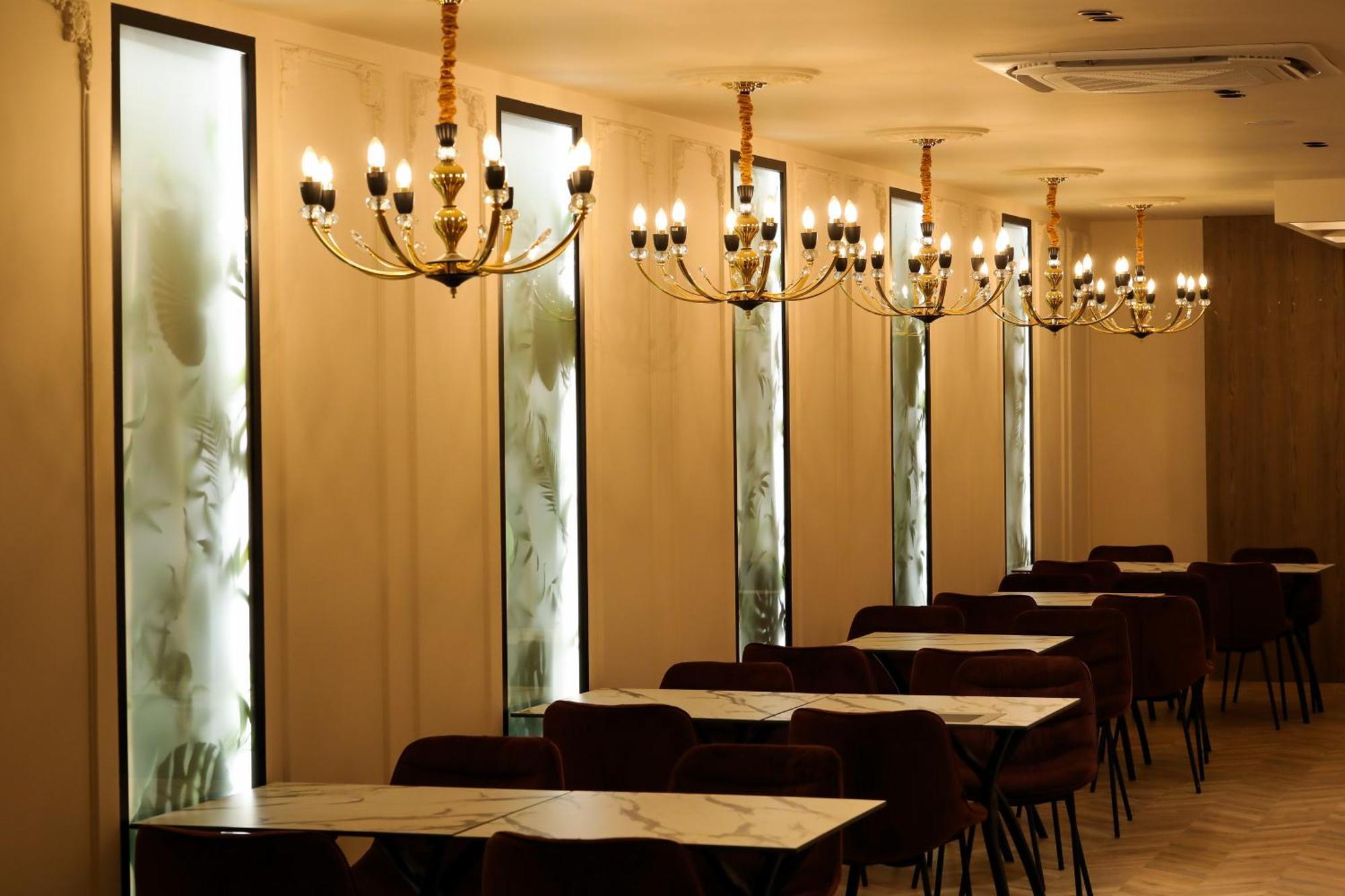 Hotel Adore Vlore Bagian luar foto