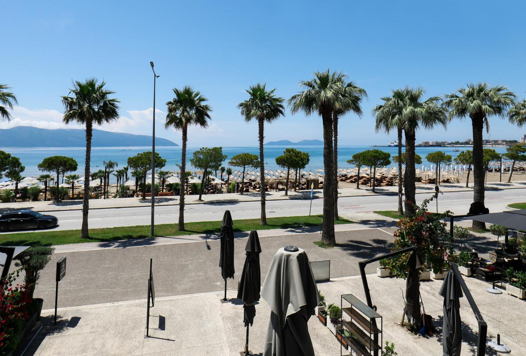Hotel Adore Vlore Bagian luar foto