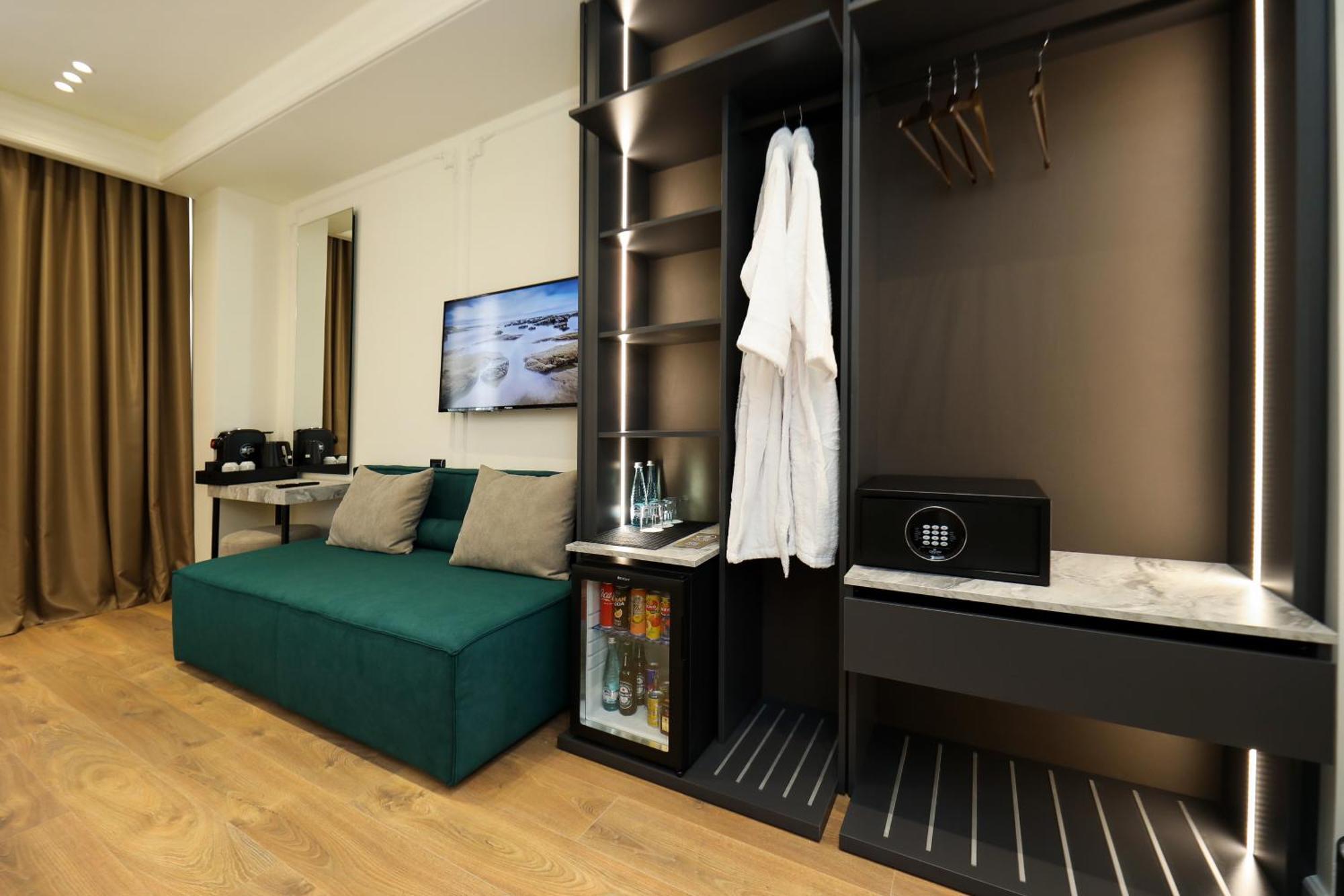 Hotel Adore Vlore Bagian luar foto