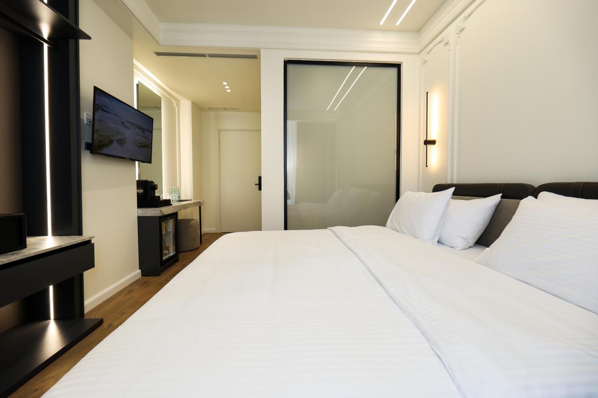 Hotel Adore Vlore Bagian luar foto