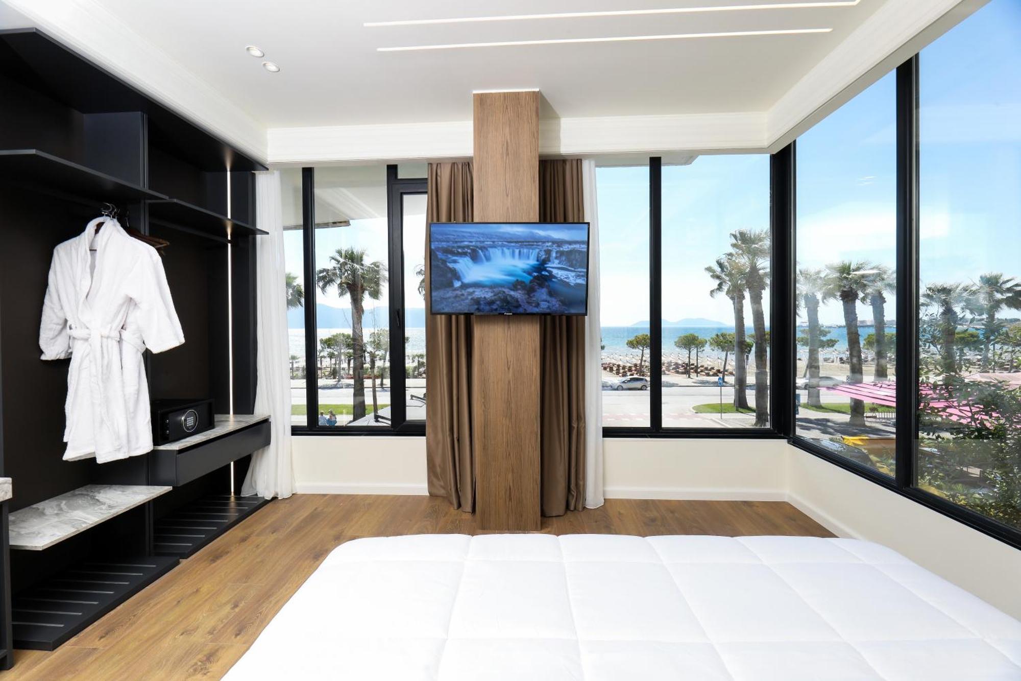 Hotel Adore Vlore Bagian luar foto