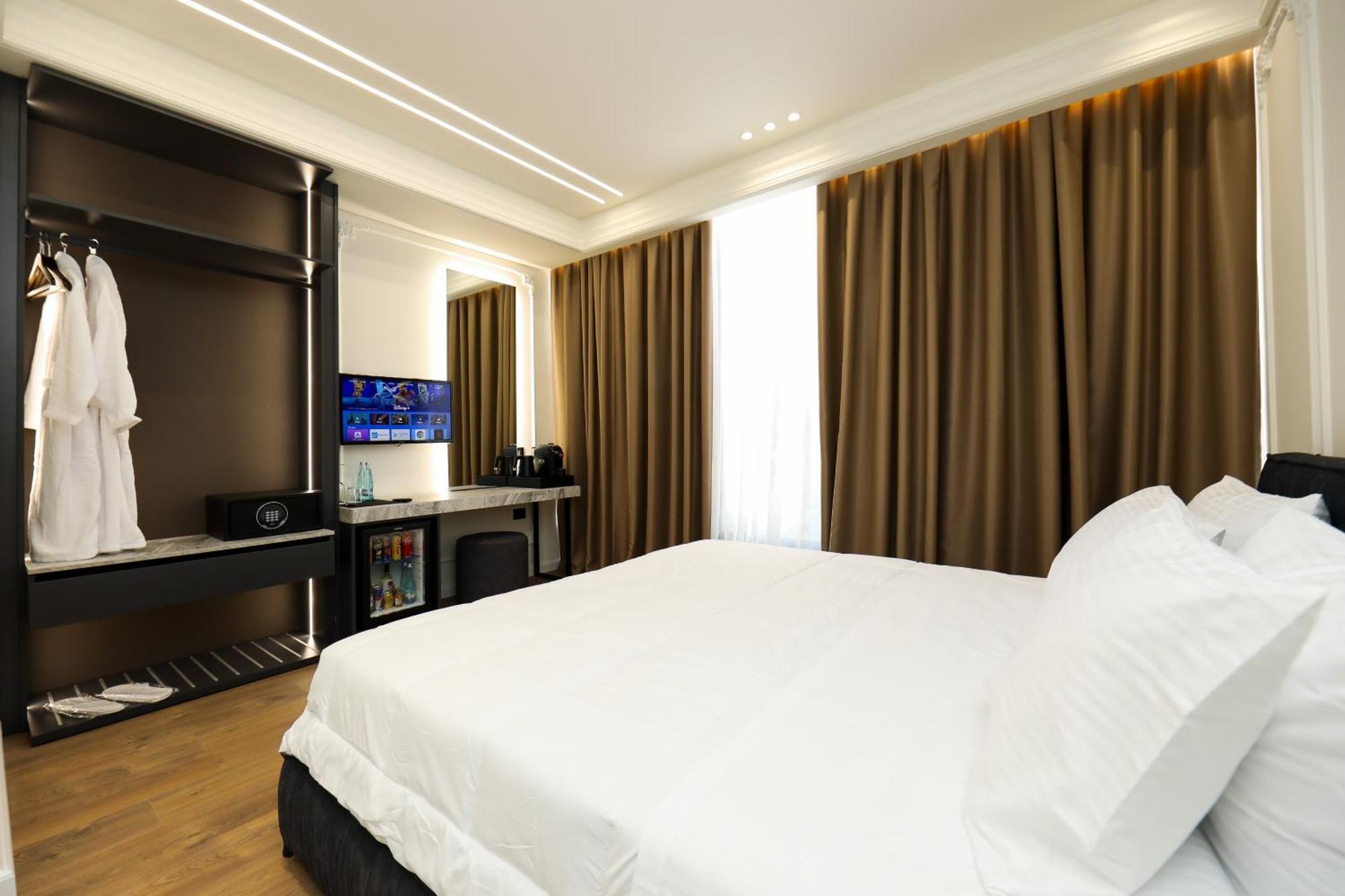 Hotel Adore Vlore Bagian luar foto