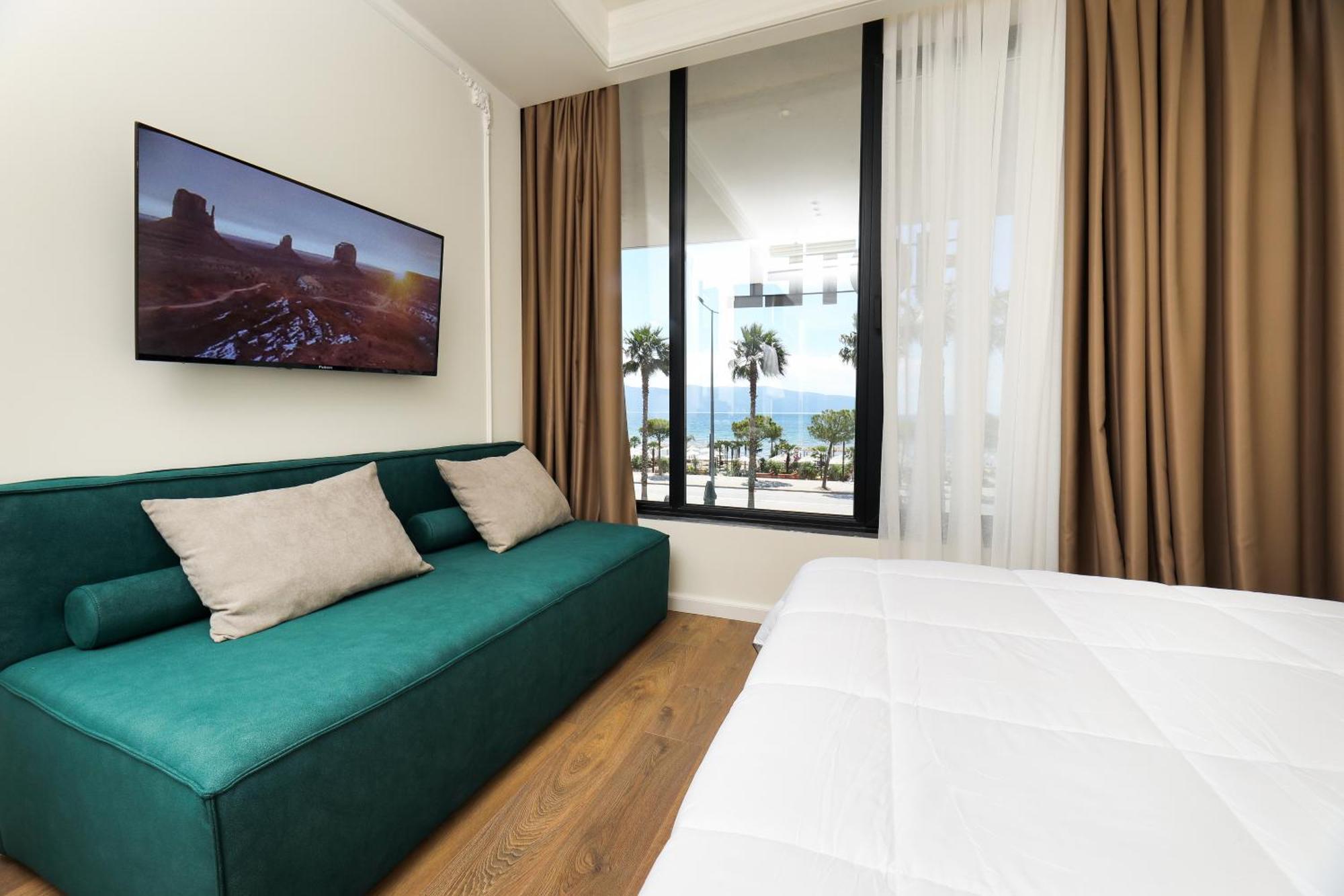 Hotel Adore Vlore Bagian luar foto