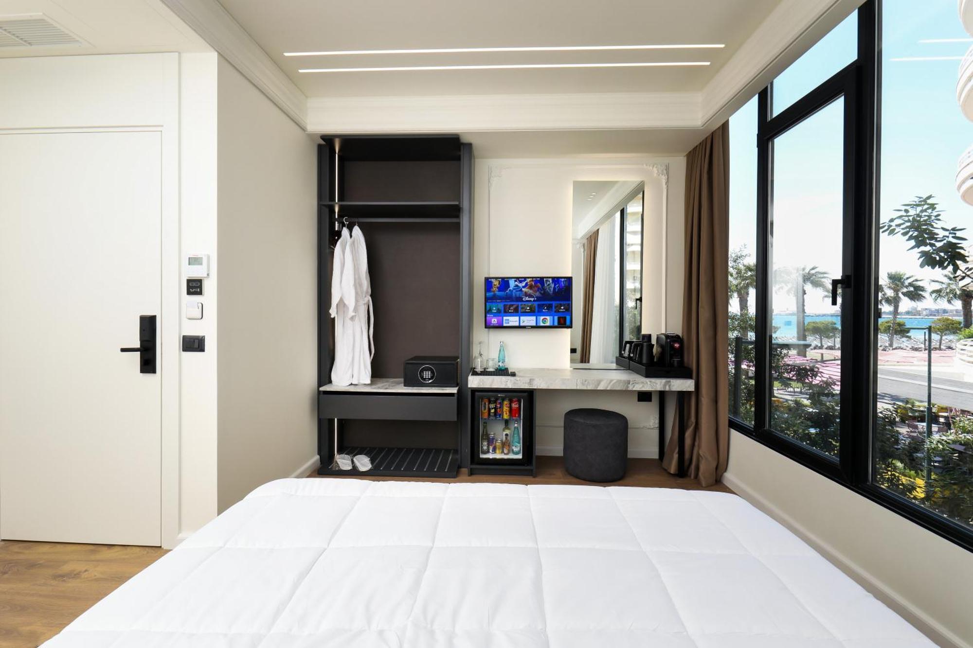 Hotel Adore Vlore Bagian luar foto