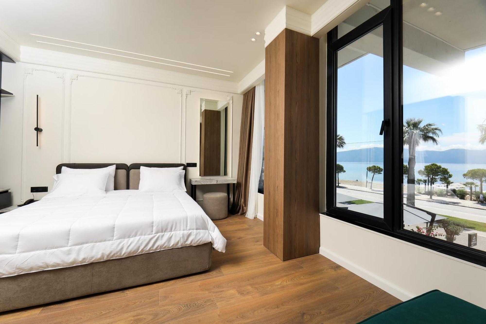 Hotel Adore Vlore Bagian luar foto
