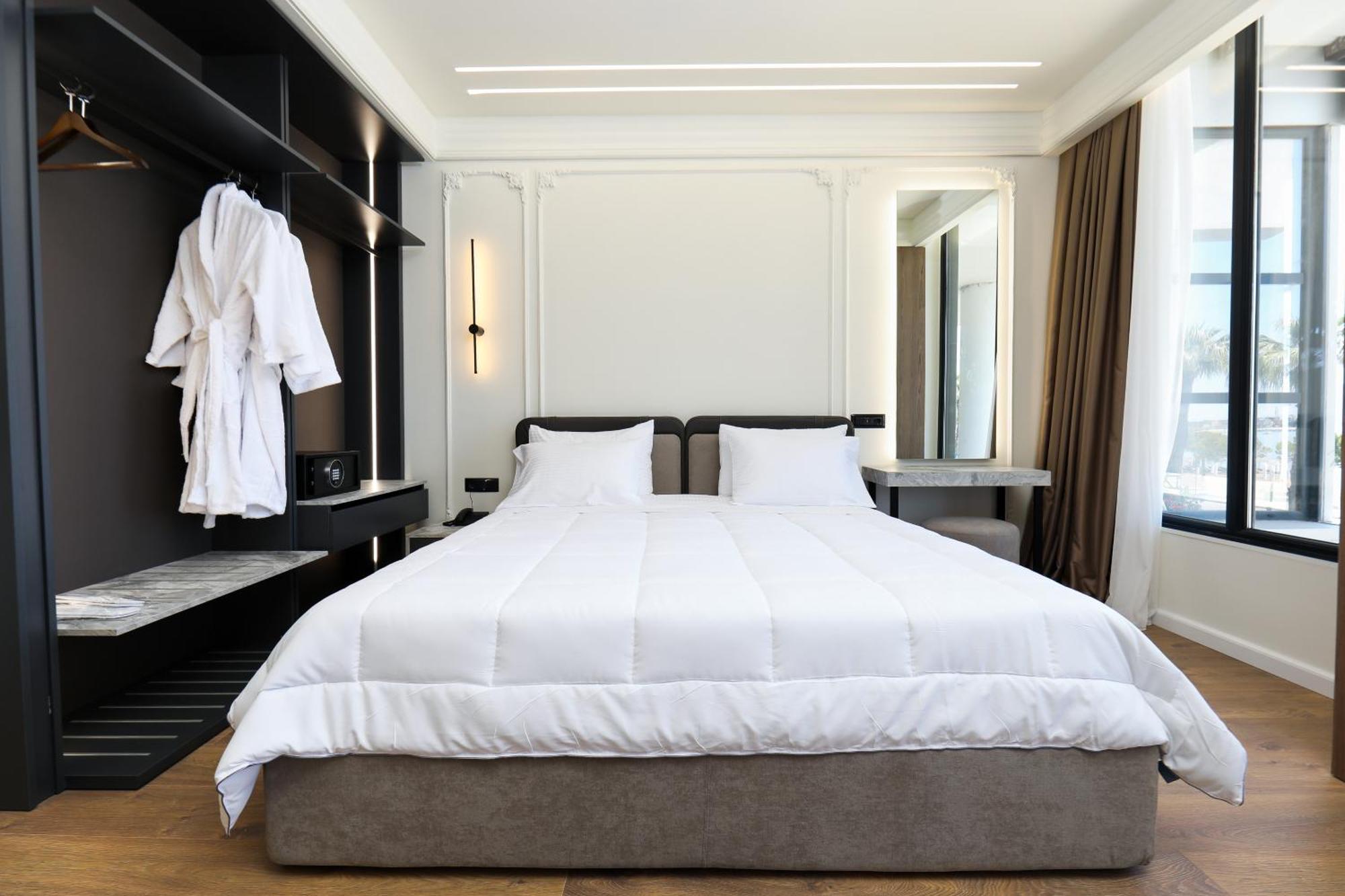 Hotel Adore Vlore Bagian luar foto