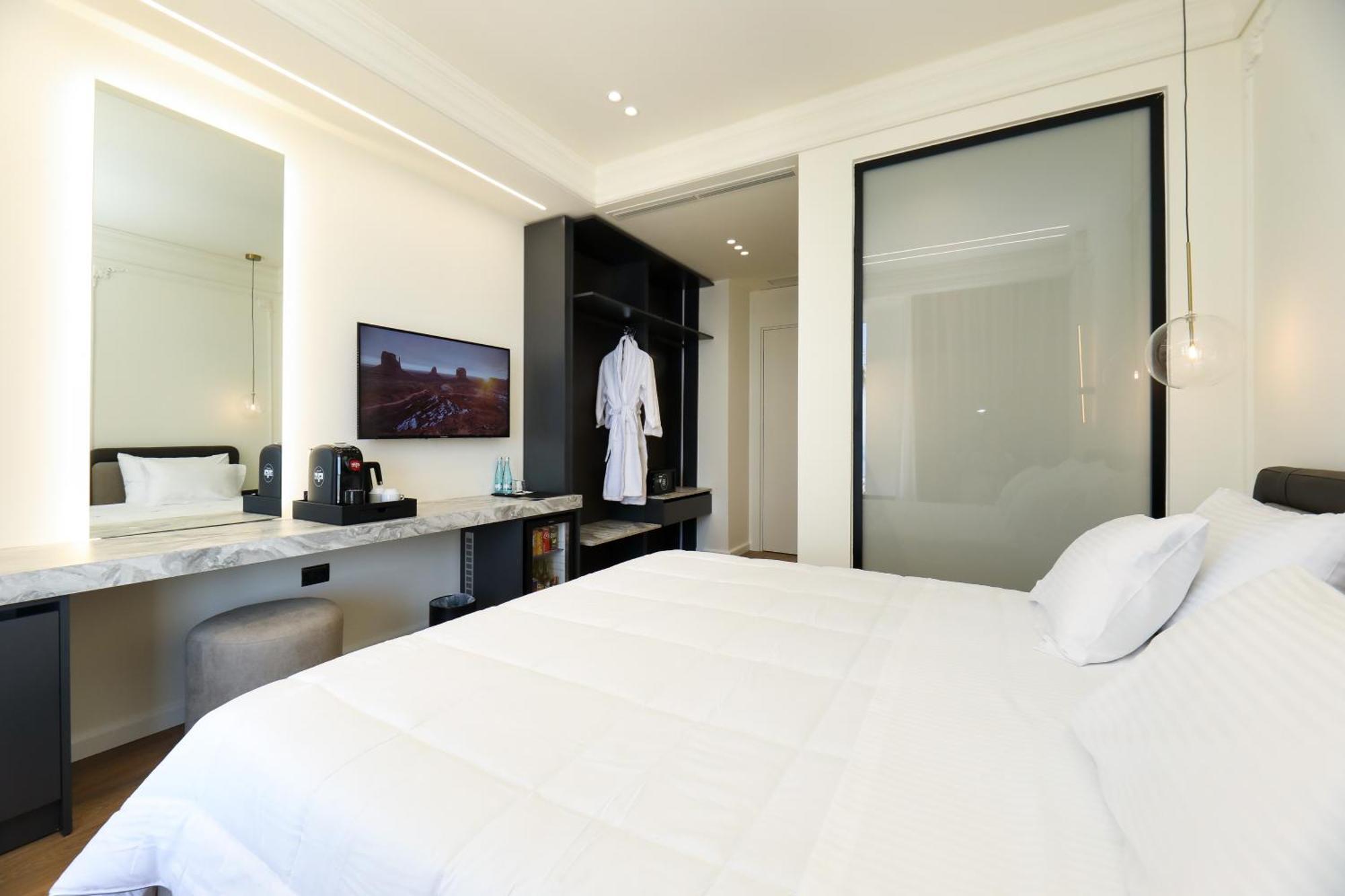Hotel Adore Vlore Bagian luar foto