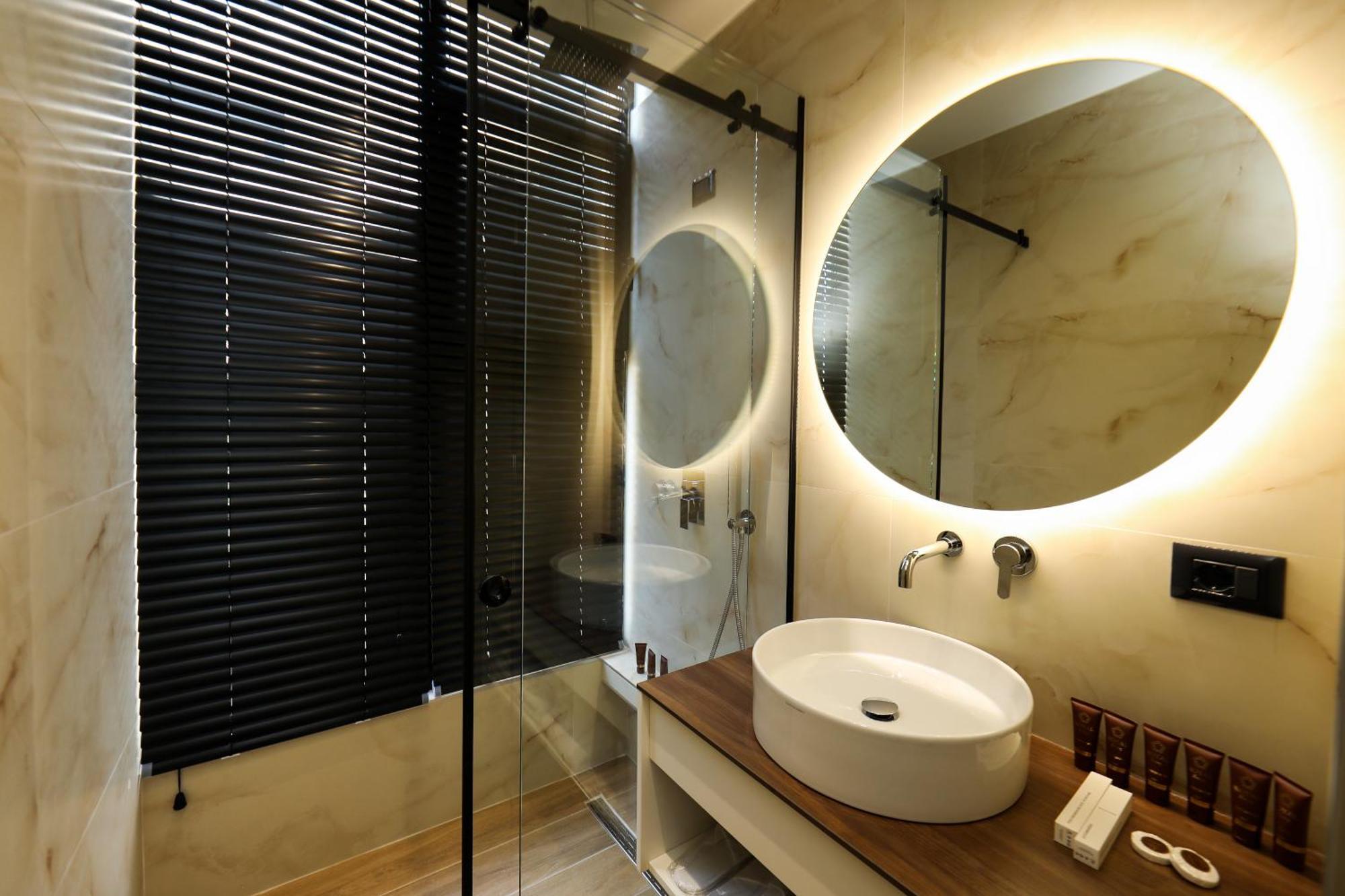 Hotel Adore Vlore Bagian luar foto